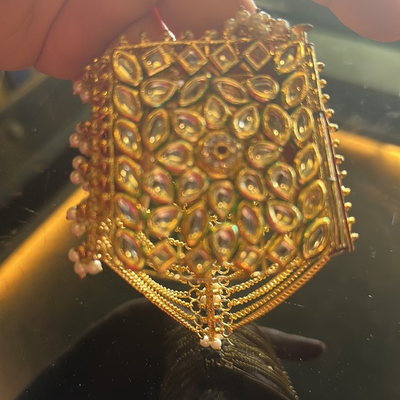 NWOT Elegant Faux Kundan gold finished & faux pearls Bracelet with green Meena! - Picture 4 of 12